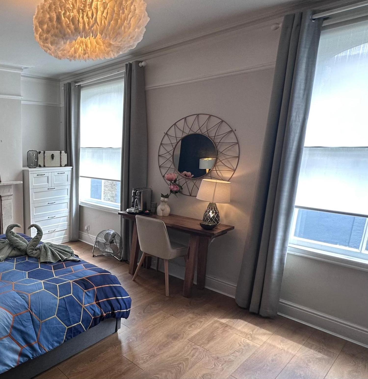 Large Bedroom In Beautiful House London Eksteriør billede